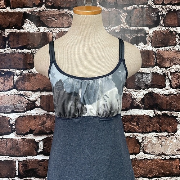 Lululemon Tank Top Women's 6 Grey Built-in Bra Sleeveless Athletic Top - Picture 7 of 15